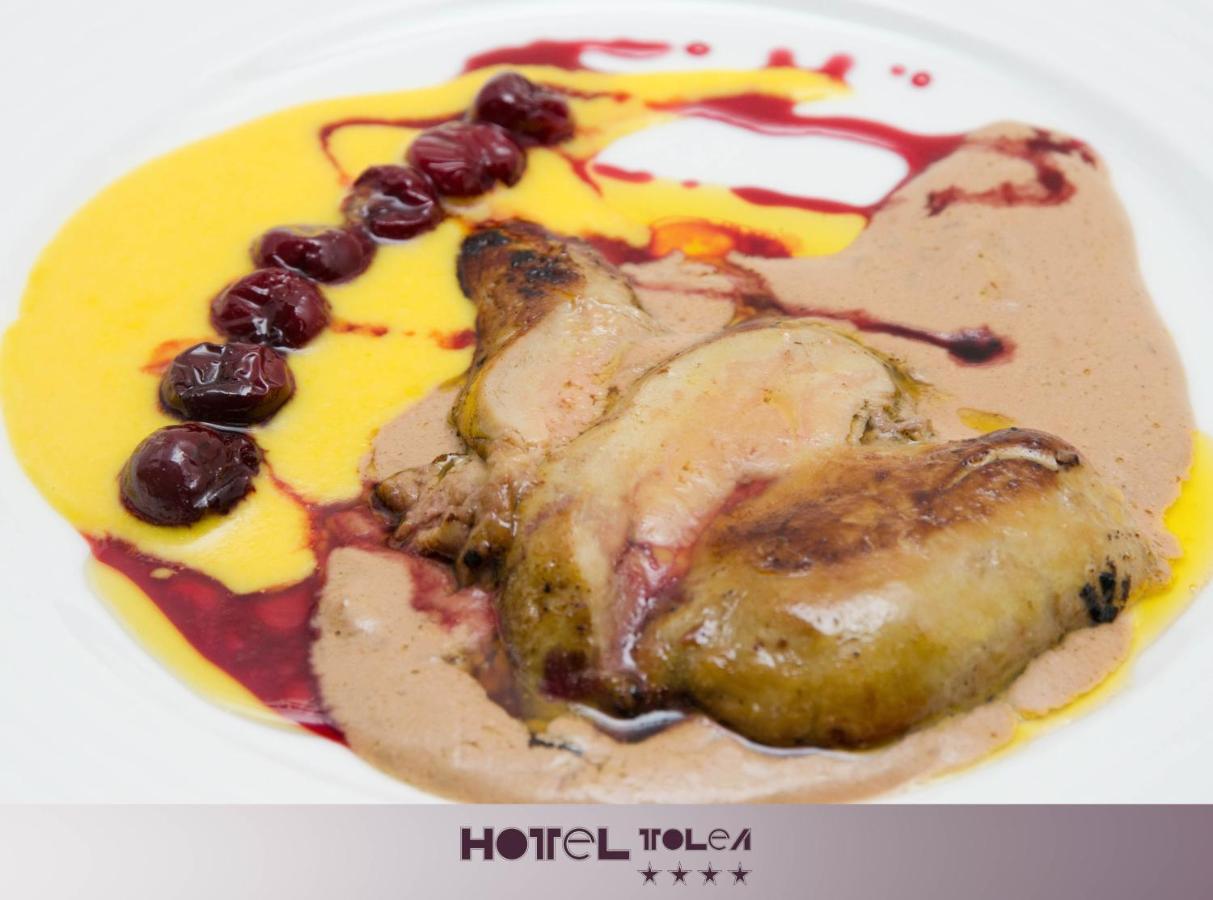 Hotel Tolea Targoviste Bagian luar foto