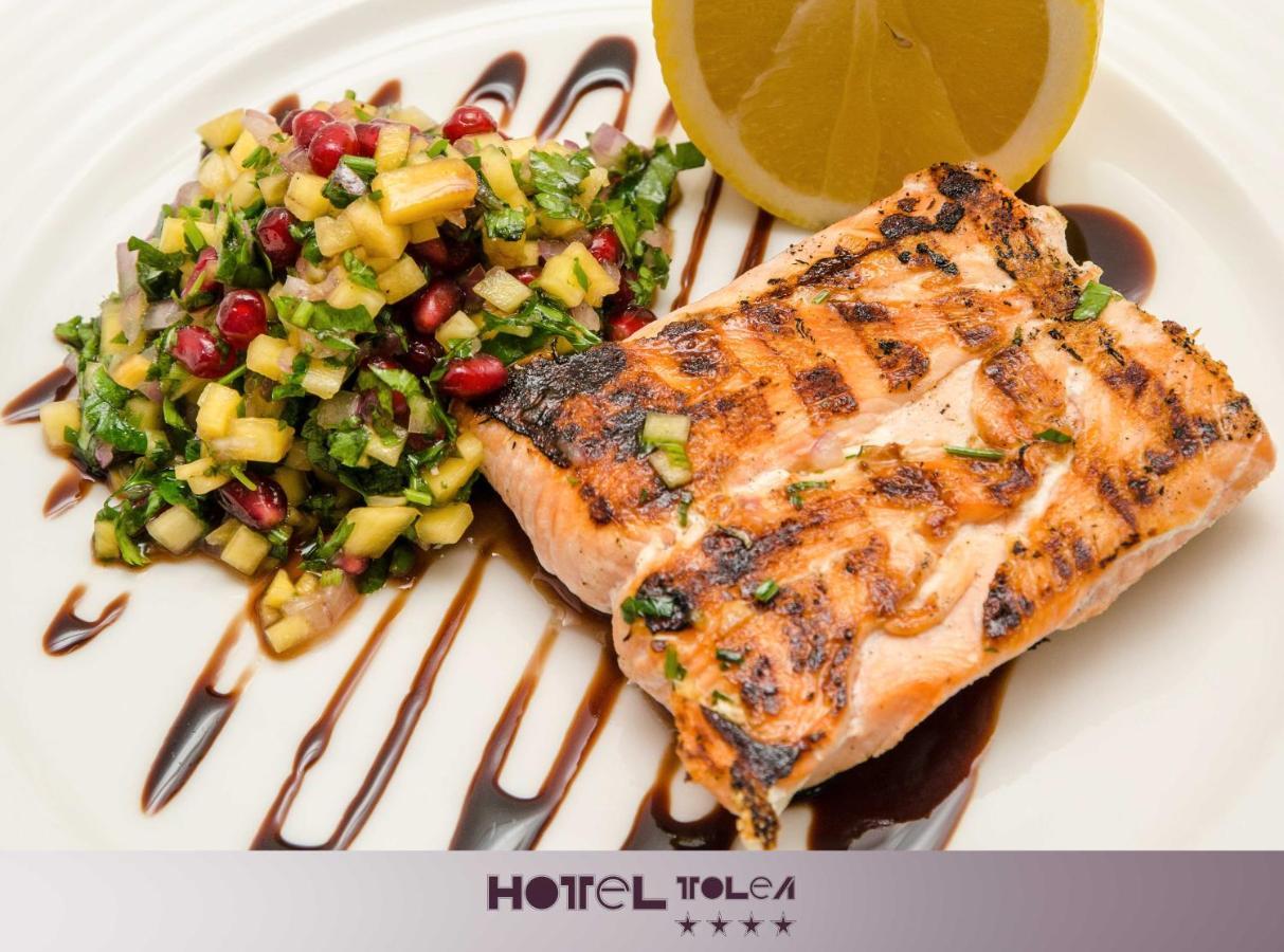 Hotel Tolea Targoviste Bagian luar foto