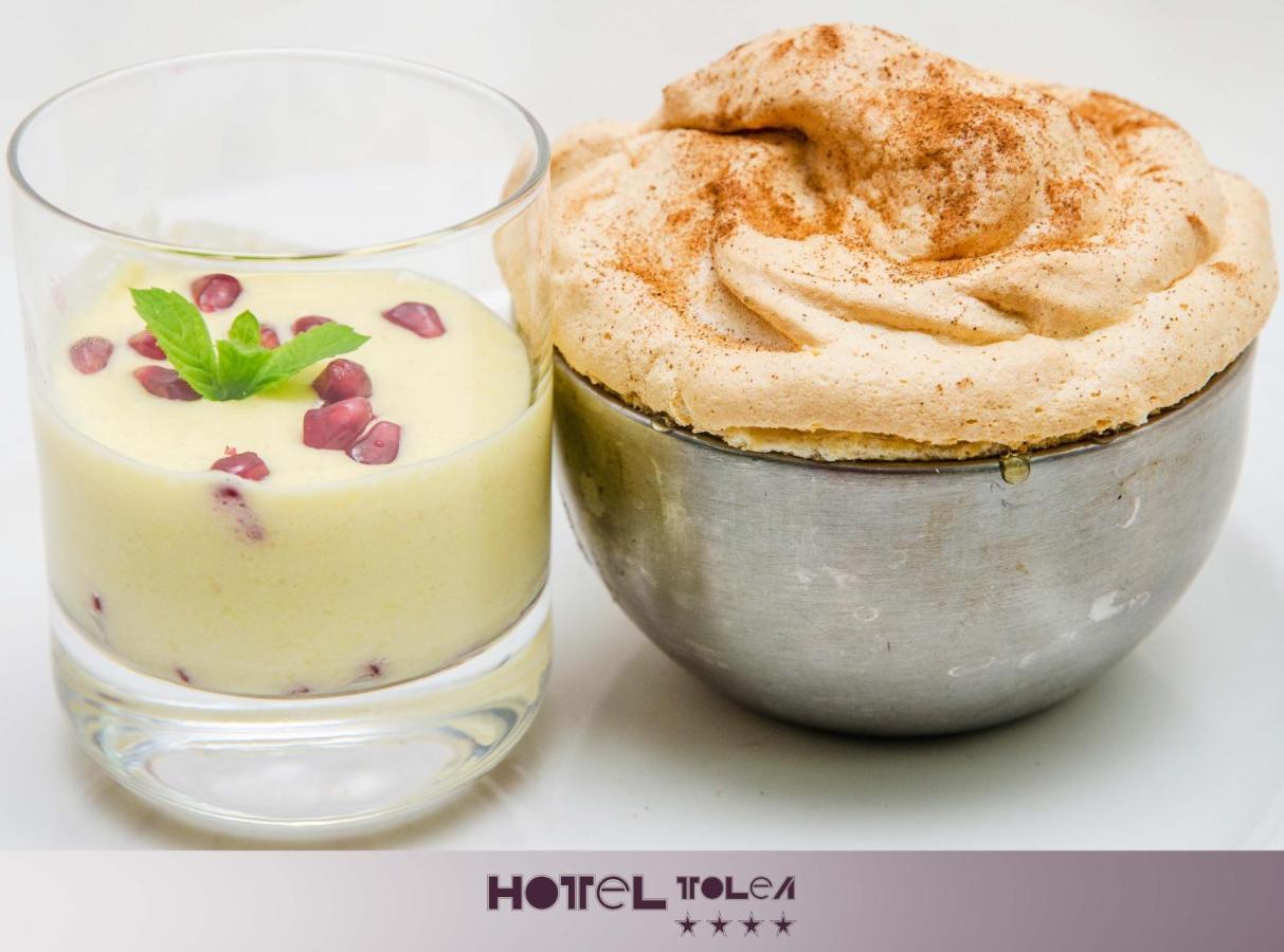 Hotel Tolea Targoviste Bagian luar foto