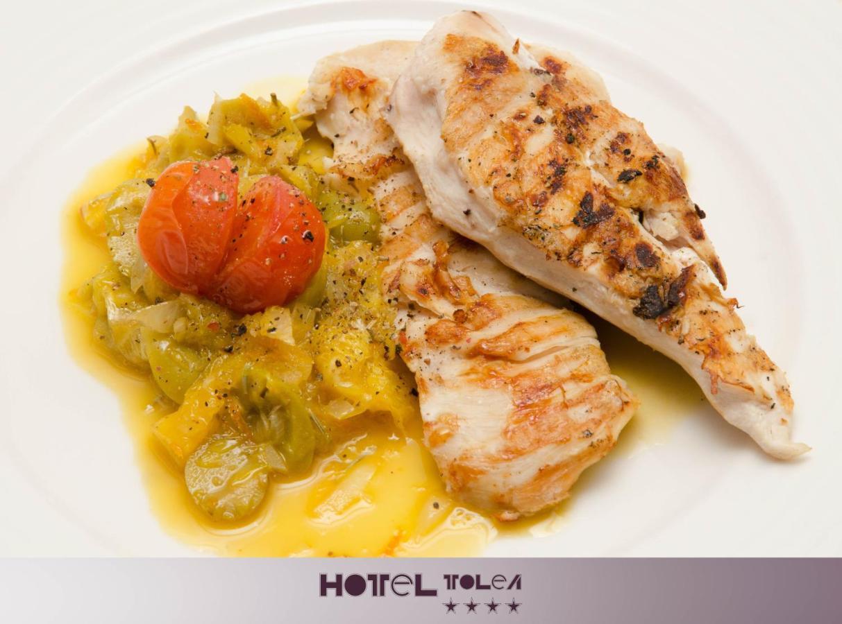Hotel Tolea Targoviste Bagian luar foto