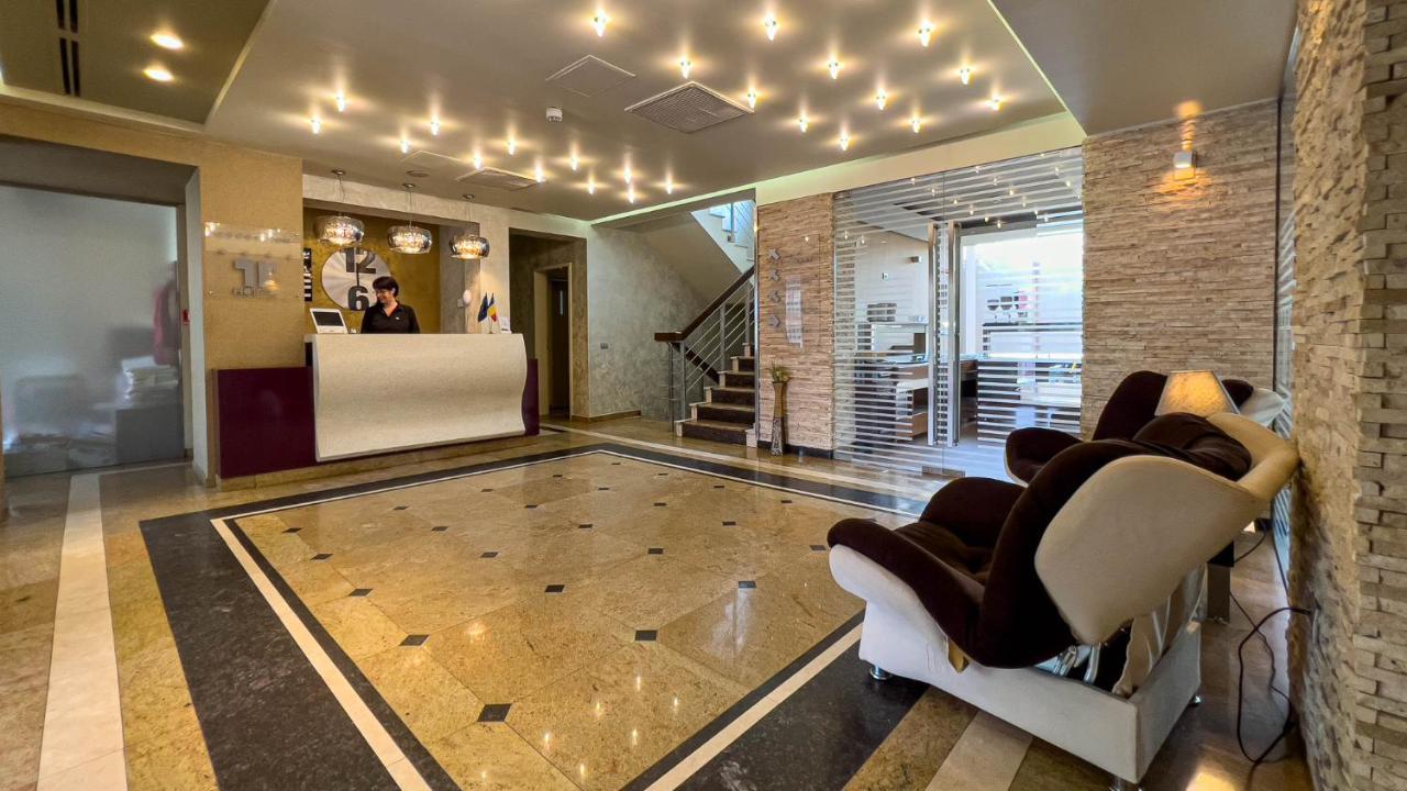 Hotel Tolea Targoviste Bagian luar foto