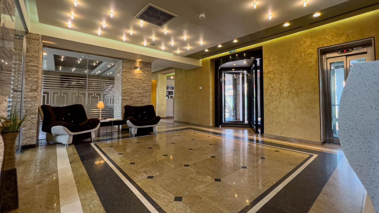 Hotel Tolea Targoviste Bagian luar foto