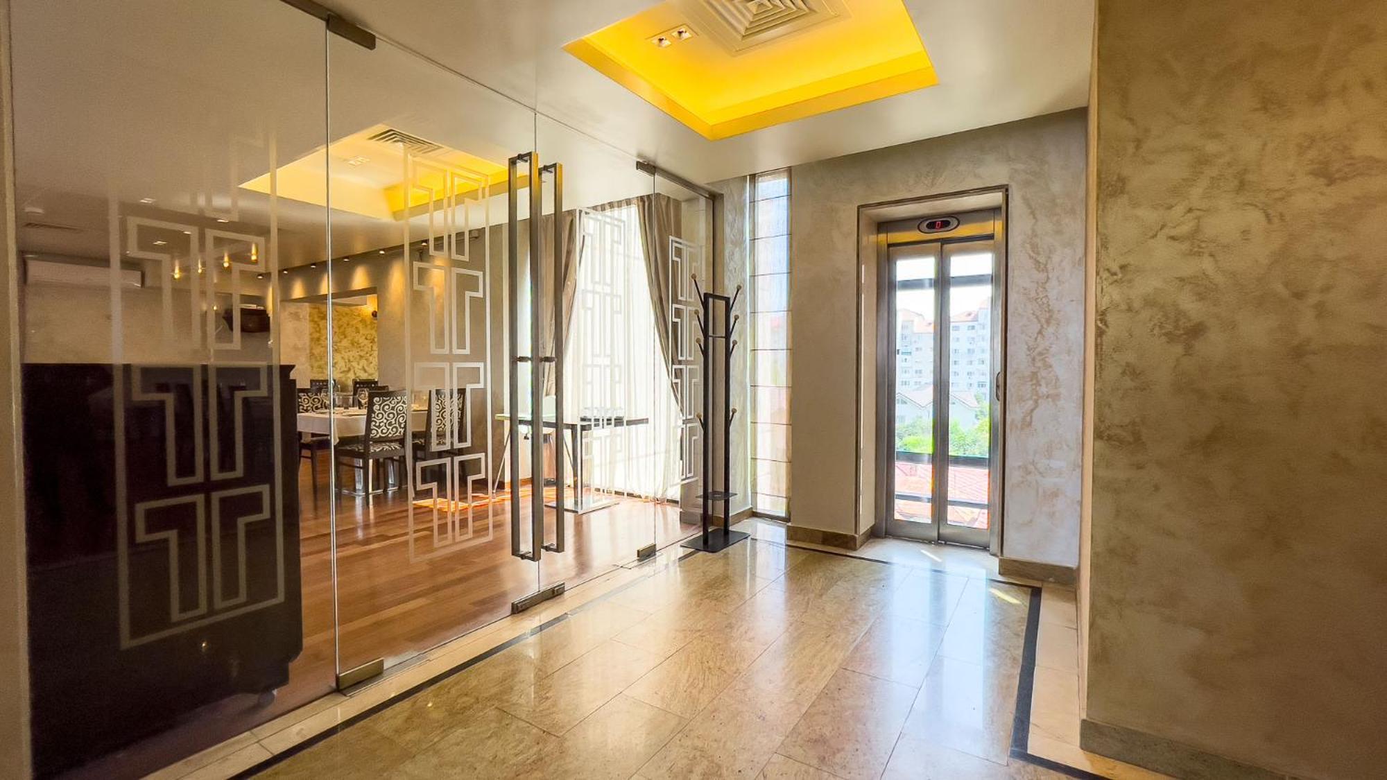 Hotel Tolea Targoviste Bagian luar foto