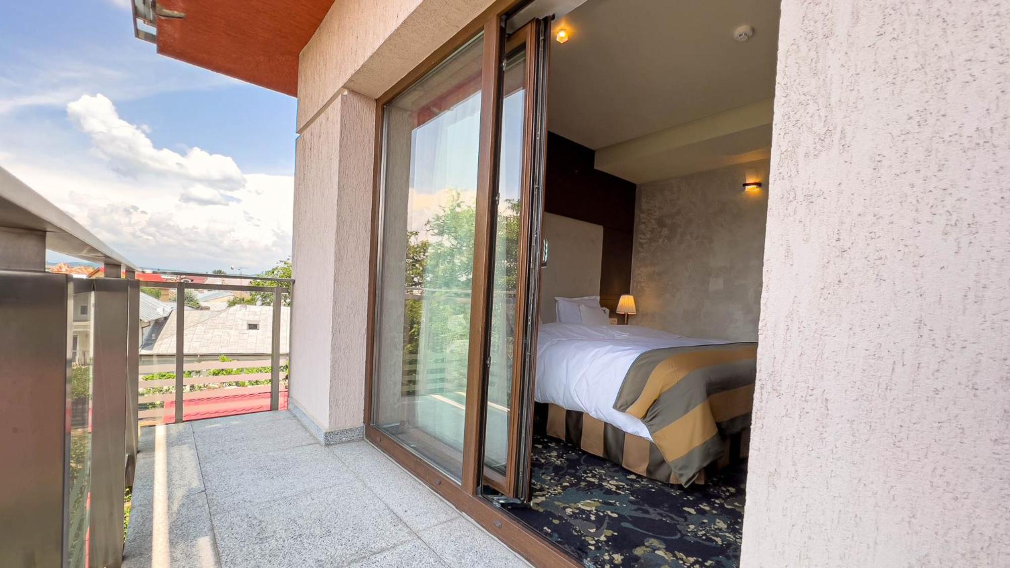 Hotel Tolea Targoviste Bagian luar foto