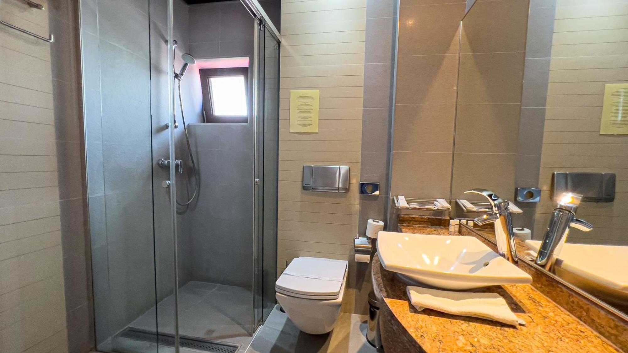 Hotel Tolea Targoviste Bagian luar foto