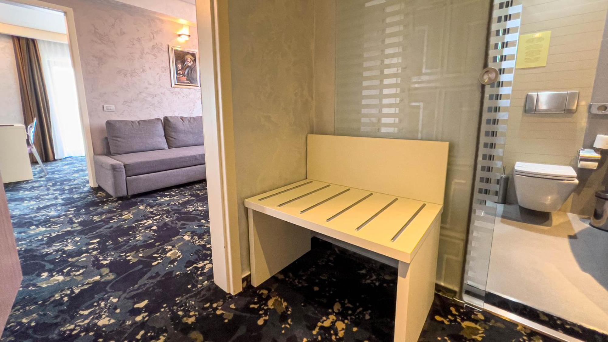 Hotel Tolea Targoviste Bagian luar foto
