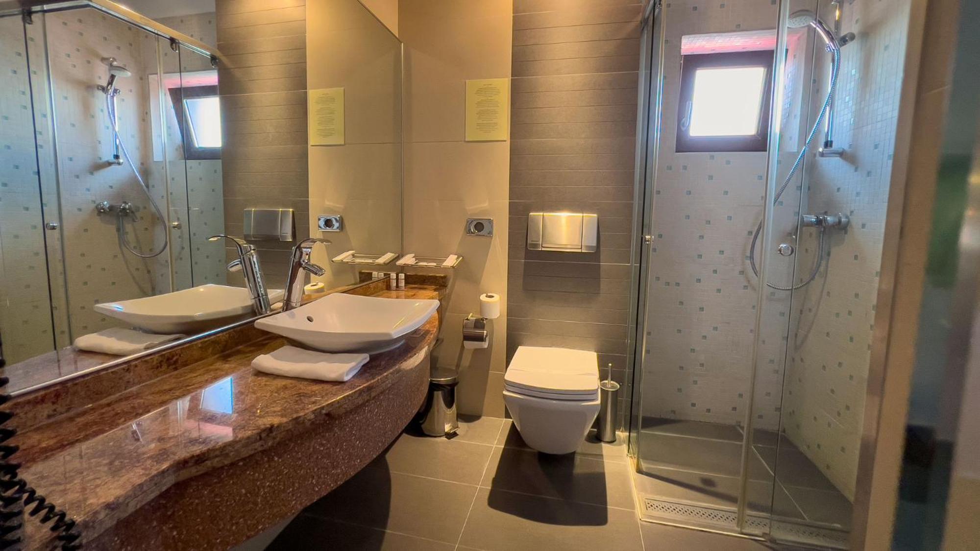 Hotel Tolea Targoviste Bagian luar foto