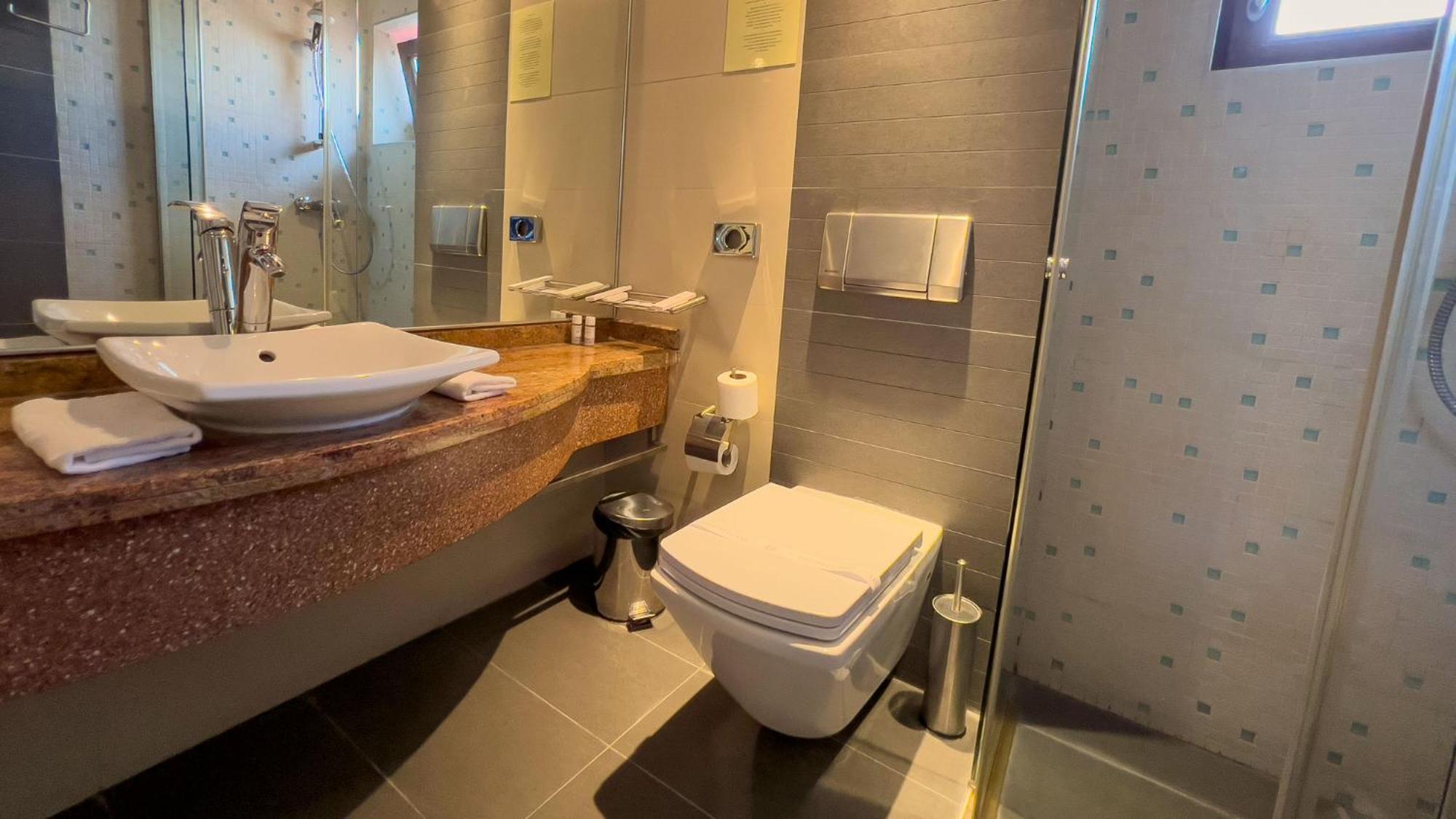 Hotel Tolea Targoviste Bagian luar foto