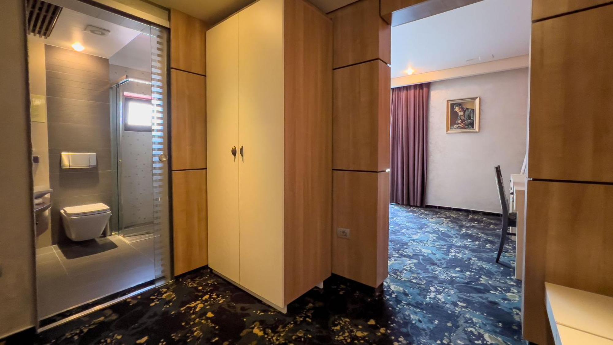 Hotel Tolea Targoviste Bagian luar foto
