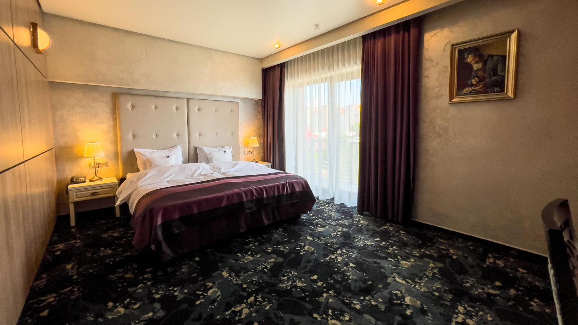 Hotel Tolea Targoviste Bagian luar foto